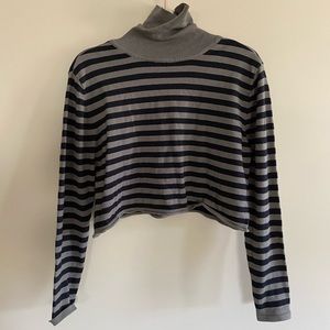 Garage Crop Turtleneck